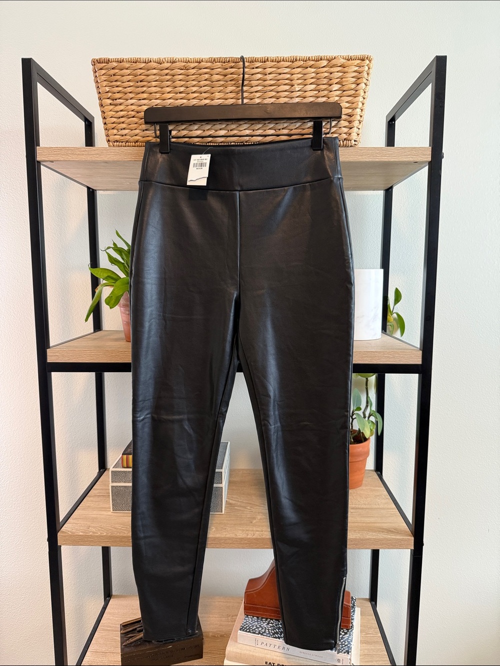 NWT Abercrombie & Fitch High-Rise Black Faux Leather Ankle Skinny Pull On Pant M